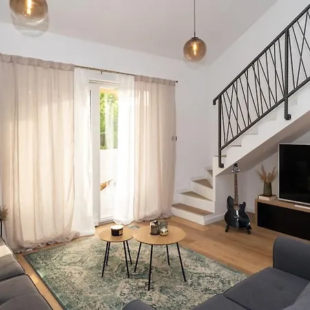 Kuca Za Odmor Lyra * Скрадин